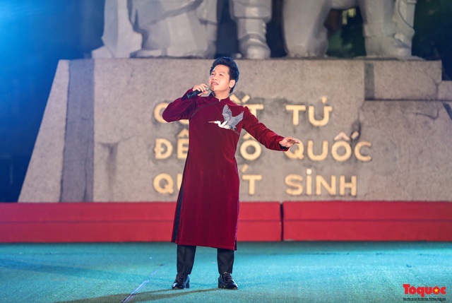 Tái hiện lại “Hào khí Thăng Long&quot; trên phố đi bộ với chương trình nghệ thuật đặc biệt kỷ niệm 1010 năm Thăng Long - Hà Nội - Ảnh 6.