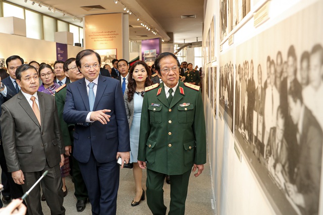 Khai mạc triển lãm ảnh quan hệ hữu nghị đặc biệt Việt Nam - Lào - Ảnh 11.