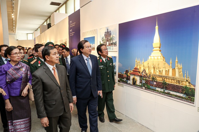 Khai mạc triển lãm ảnh quan hệ hữu nghị đặc biệt Việt Nam - Lào - Ảnh 12.