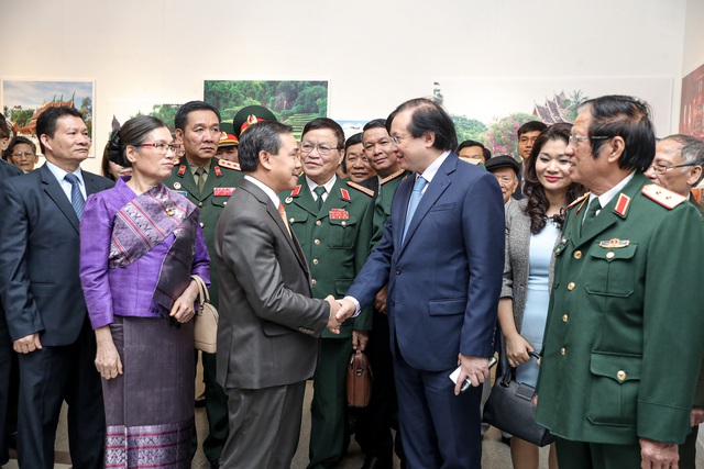 Khai mạc triển lãm ảnh quan hệ hữu nghị đặc biệt Việt Nam - Lào - Ảnh 13.