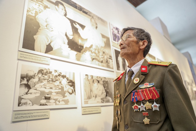 Khai mạc triển lãm ảnh quan hệ hữu nghị đặc biệt Việt Nam - Lào - Ảnh 14.