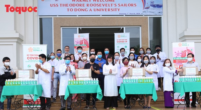 Giảng viên, sinh viên ở Đà Nẵng tiếp sức cùng tuyến đầu chống dịch Covid-19 - Ảnh 1.