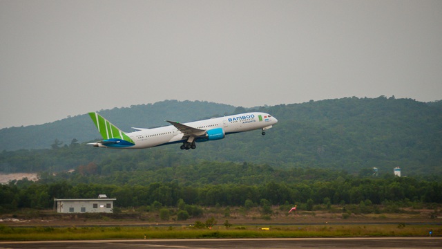 Cận cảnh chuyến bay đặc biệt của Bamboo Airways đưa công dân Séc và châu Âu hồi hương - Ảnh 8. Cận cảnh chuyến bay đặc biệt của Bamboo Airways đưa công dân Séc và châu Âu hồi hương - Ảnh 8.