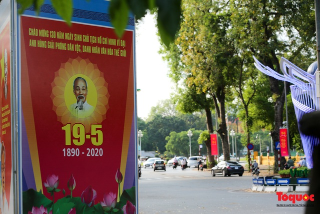 Hà Nội trang hoàng rực rỡ kỷ niệm 130 năm Ngày sinh Chủ tịch Hồ Chí Minh - Ảnh 13.