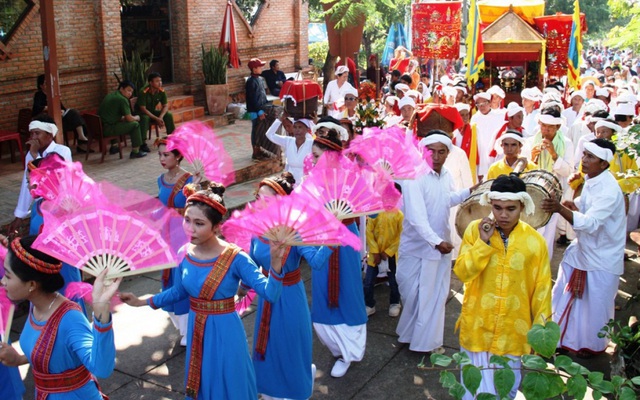 Lễ hội Katê Bình Thuận 2020 mang đậm văn hóa dân gian Chăm - Ảnh 1.