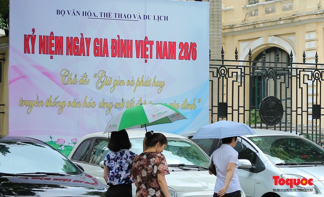 Đẩy mạnh tuyên truyền Ngày Gia đình Việt Nam qua  banner, áp phích cổ động  - Ảnh 6.