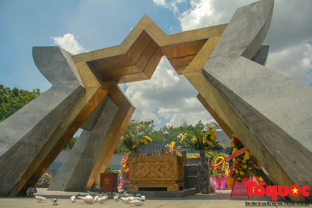Đoàn công tác Bộ VHTTDL đến viếng nghĩa trang liệt sĩ tại Quảng Trị - Ảnh 12.