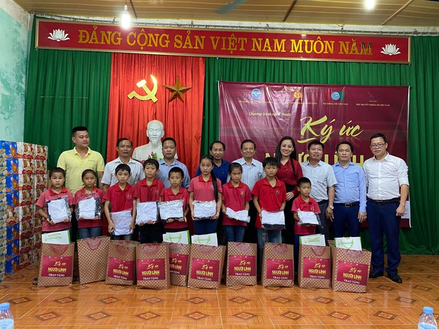 Chương trình nghệ thuật Ký ức người lính kỷ niệm 66 năm Giải phóng Thủ đô - Ảnh 1. Chương trình nghệ thuật Ký ức người lính kỷ niệm 66 năm Giải phóng Thủ đô - Ảnh 1.