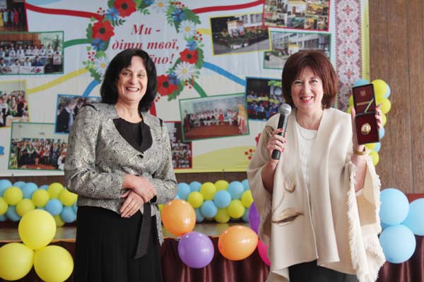 Trường Hồ Chí Minh tại Kiev mừng ngày Nhà giáo Ucraina - Ảnh 4.