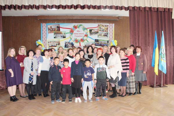 Trường Hồ Chí Minh tại Kiev mừng ngày Nhà giáo Ucraina - Ảnh 3.