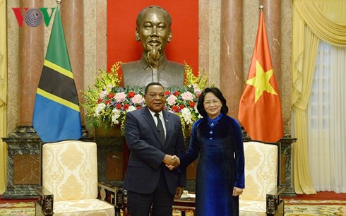 Quyền Chủ tịch nước: Việt Nam coi trọng quan hệ với Tanzania - Ảnh 1.
