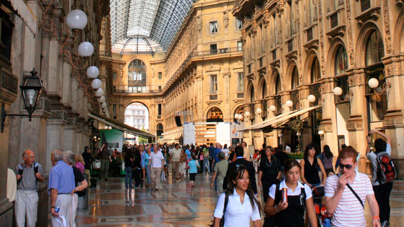 Trussardi passeggiata in Galleria Vittorio Emanuele II реклама