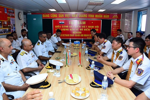 Những khoảnh khắc tàu Cảnh sát biển Việt Nam lần đầu đến thăm Ấn Độ - Ảnh 6.