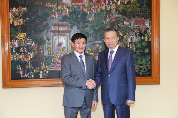 Bộ trưởng Tô Lâm hội đàm với với Đoàn đại biểu cấp cao Mông Cổ - Ảnh 1.