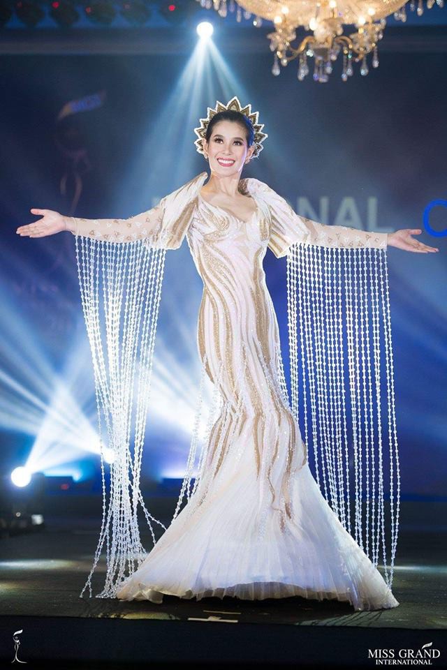 Việt Nam đứng thứ 2 trong Top 10 trang phục truyền thống đẹp nhất tại Miss Grand International 2018 - Ảnh 8.