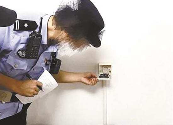 Thuê nhà ở đến nửa năm, cặp đôi mới thất kinh phát hiện máy quay lén chĩa thẳng giường ngủ - Ảnh 1. Thuê nhà ở đến nửa năm, cặp đôi mới thất kinh phát hiện máy quay lén chĩa thẳng giường ngủ - Ảnh 1.