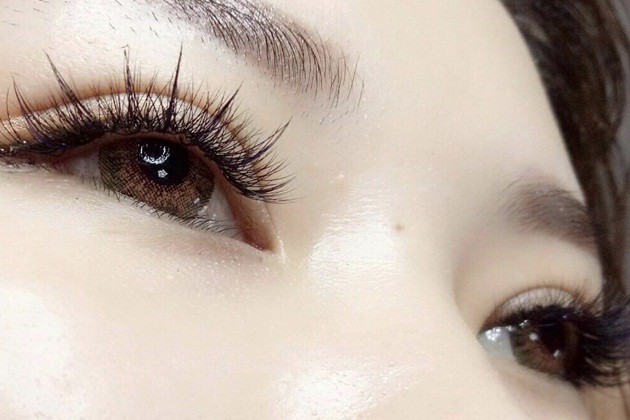 Người phụ nữ bị rụng hết lông mi thật sau nối mi, bác sĩ cảnh báo điều cần làm trước khi quyết định nối mi - Ảnh 4. Người phụ nữ bị rụng hết lông mi thật sau nối mi, bác sĩ cảnh báo điều cần làm trước khi quyết định nối mi - Ảnh 4.