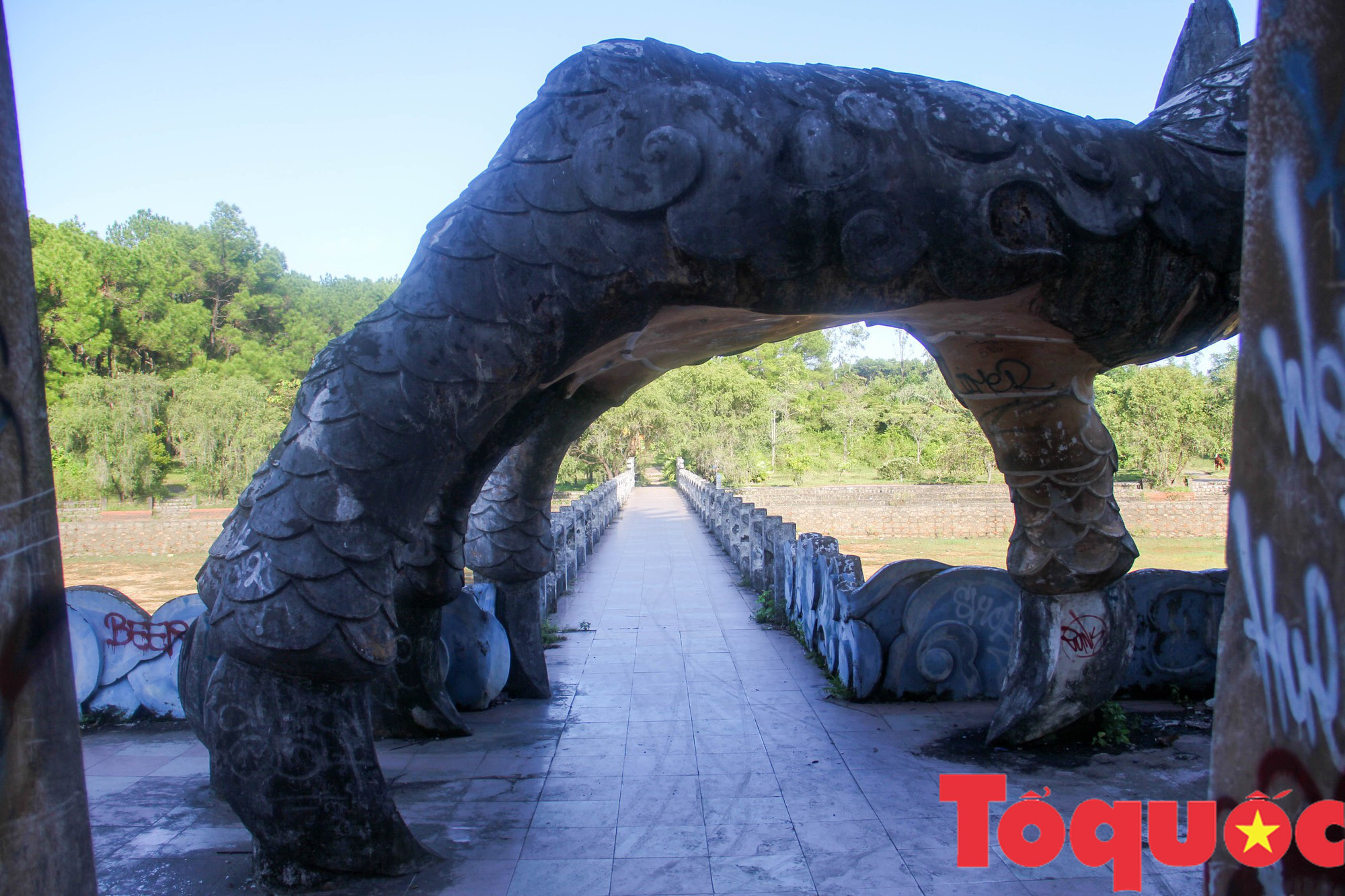 Công viên nước kinh dị ở Huế: đóng cửa, bỏ hoang vẫn hút khách - Ảnh 11.