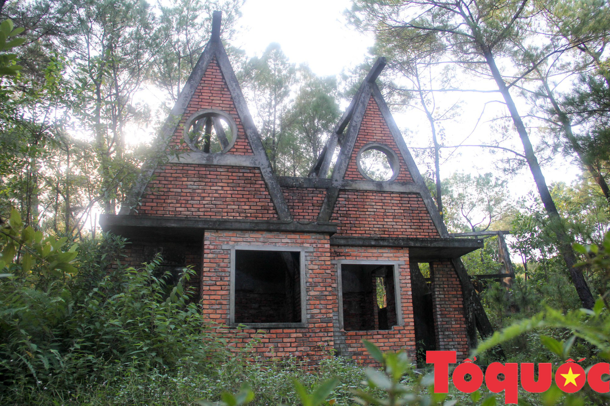 Công viên nước kinh dị ở Huế: đóng cửa, bỏ hoang vẫn hút khách - Ảnh 7.