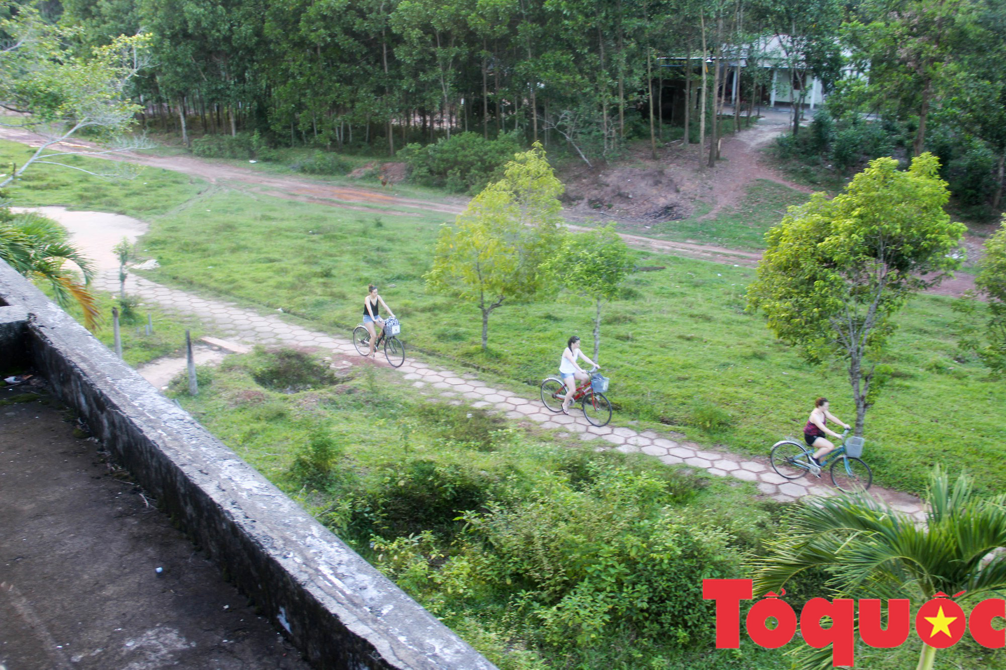 Công viên nước kinh dị ở Huế: đóng cửa, bỏ hoang vẫn hút khách - Ảnh 12.