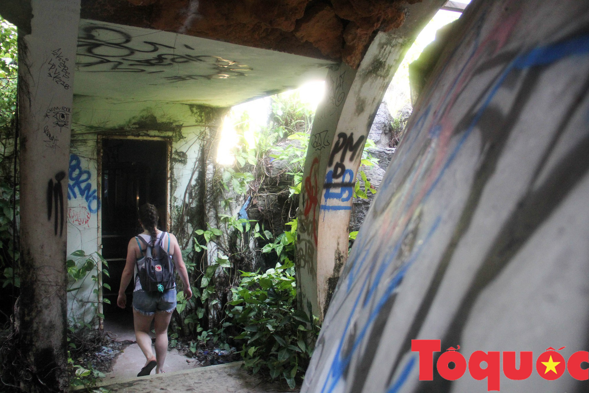 Công viên nước kinh dị ở Huế: đóng cửa, bỏ hoang vẫn hút khách - Ảnh 15.