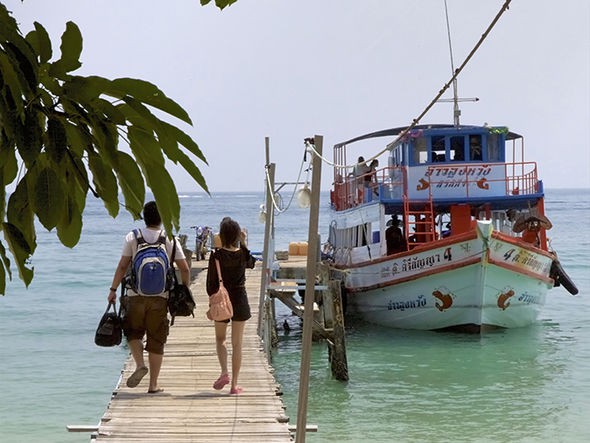 Thái Lan: Đảo Koh Samet nổi tiếng cấm mang theo vật dụng phổ biến này từ tháng 11 - Ảnh 3.