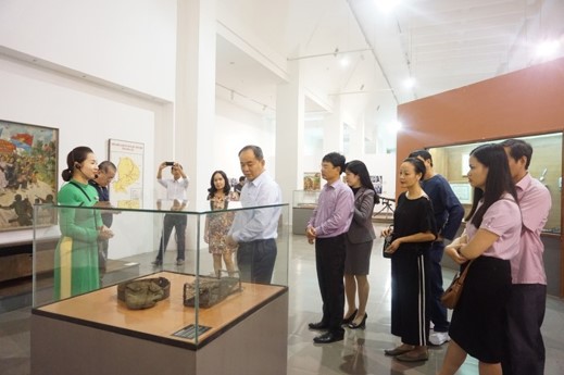 Thứ trưởng Lê Khánh Hải tham quan Bảo tàng tỉnh Đắk Lắk - Ảnh 1.