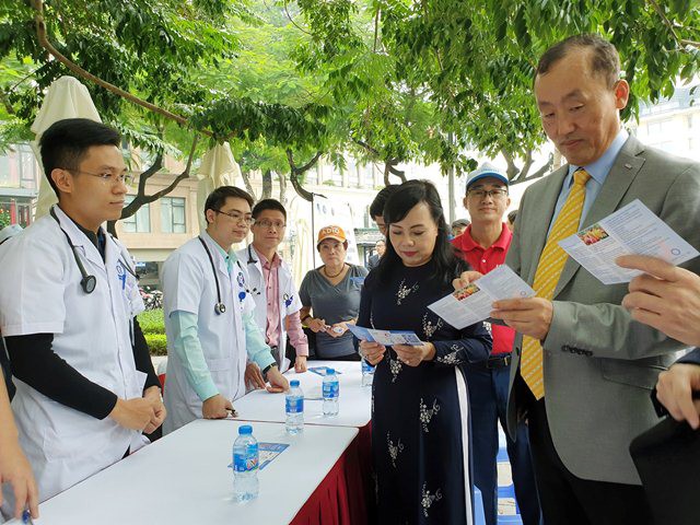1.000 người dân Hà Nội được xét nghiệm, thăm khám miễn phí bệnh đái tháo đường  - Ảnh 1.