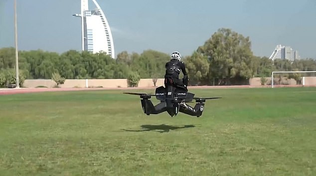 Ngỡ phim viễn tưởng nhưng là thật: cảnh sát Dubai lượn xe máy bay trên trời - Ảnh 3.