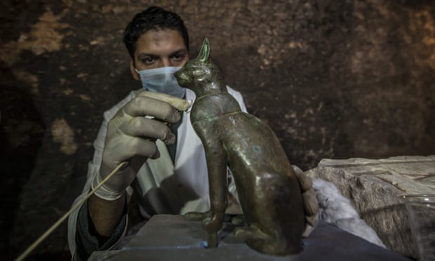Phim hay đời: Rùng mình hàng trăm xác ướp mèo, bọ hung bên rìa kim tự tháp cổ - Ảnh 2.
