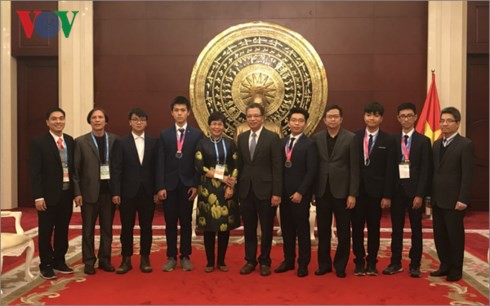 Việt Nam đứng thứ 10 Olympic Thiên văn học và Vật lý thiên văn quốc tế - Ảnh 1.