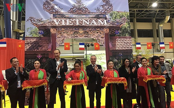 Mùa văn hóa Việt tại hội chợ Grenoble - Ảnh 1.