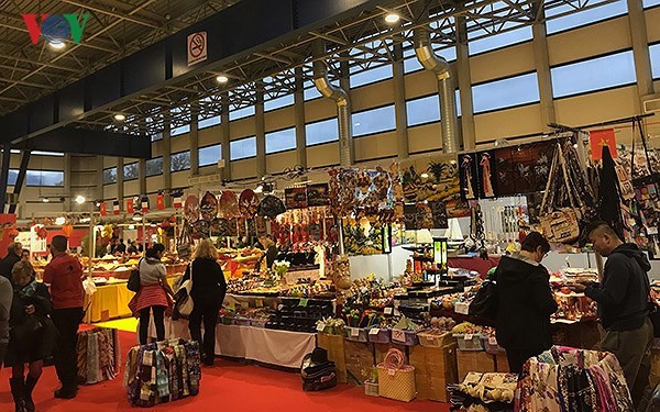 Mùa văn hóa Việt tại hội chợ Grenoble - Ảnh 2.