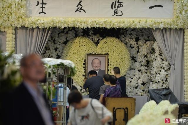 Hình ảnh tang lễ của võ lâm minh chủ -  nhà văn Kim Dung - Ảnh 2.