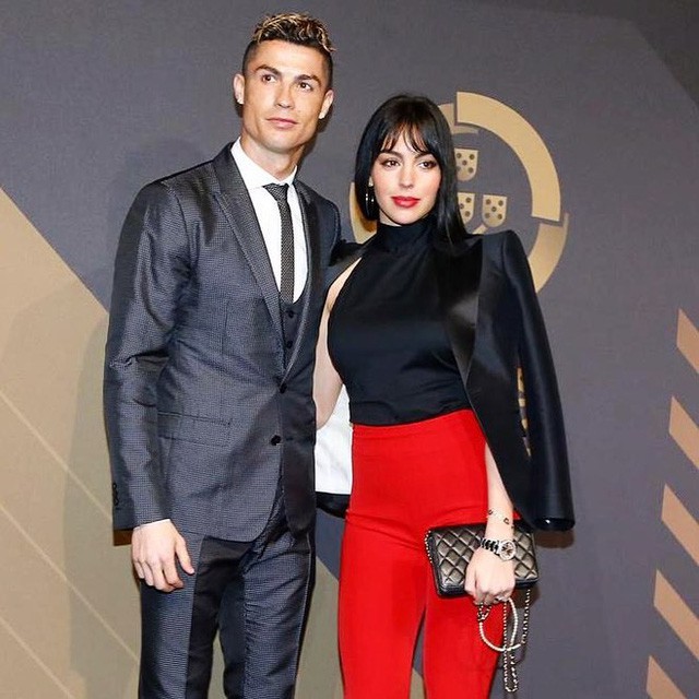 Bạn gái Cristiano Ronaldo đang tìm váy cưới sau khi được chân sút số 1 thế giới ngỏ lời - Ảnh 1.