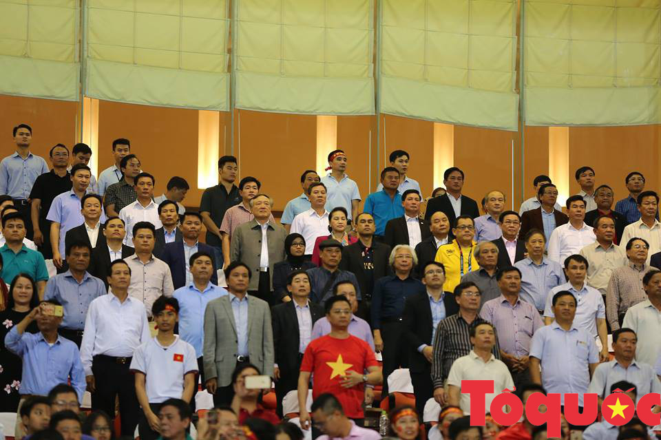 Thủ tướng Chính phủ, Chủ tịch Quốc hội có mặt tại SVĐ Mỹ Đình tiếp lửa cho Đội tuyển Việt Nam - Ảnh 2.