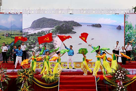 Ấn tượng Ngày hội cam Phù Yên lần đầu được tổ chức tại Sơn La - Ảnh 1.