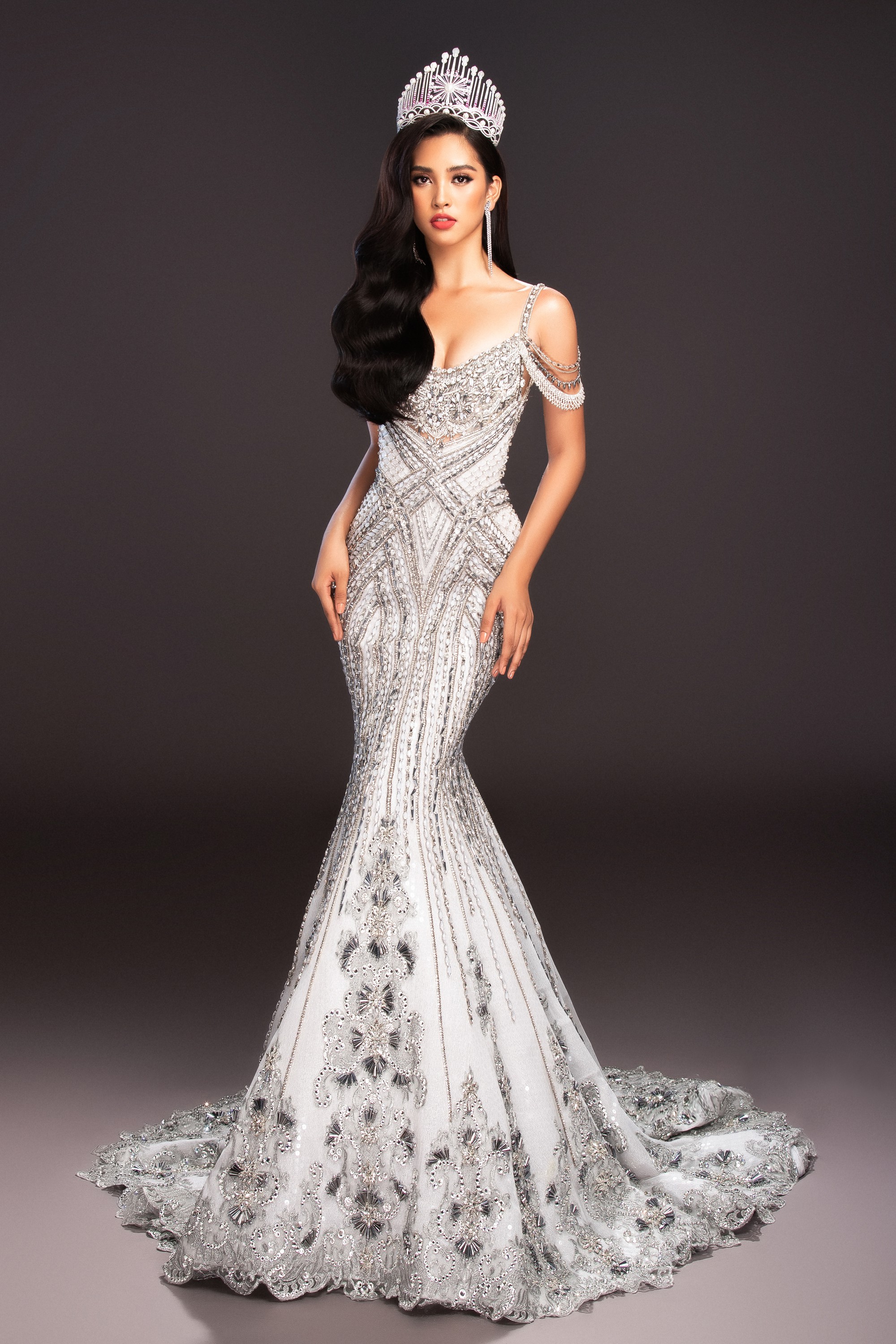 Sự thực phía sau nghi vấn Đỗ Thị Hà diện lại mẫu váy cũ từ thời còn thi 'Hoa  hậu Việt Nam 2020'