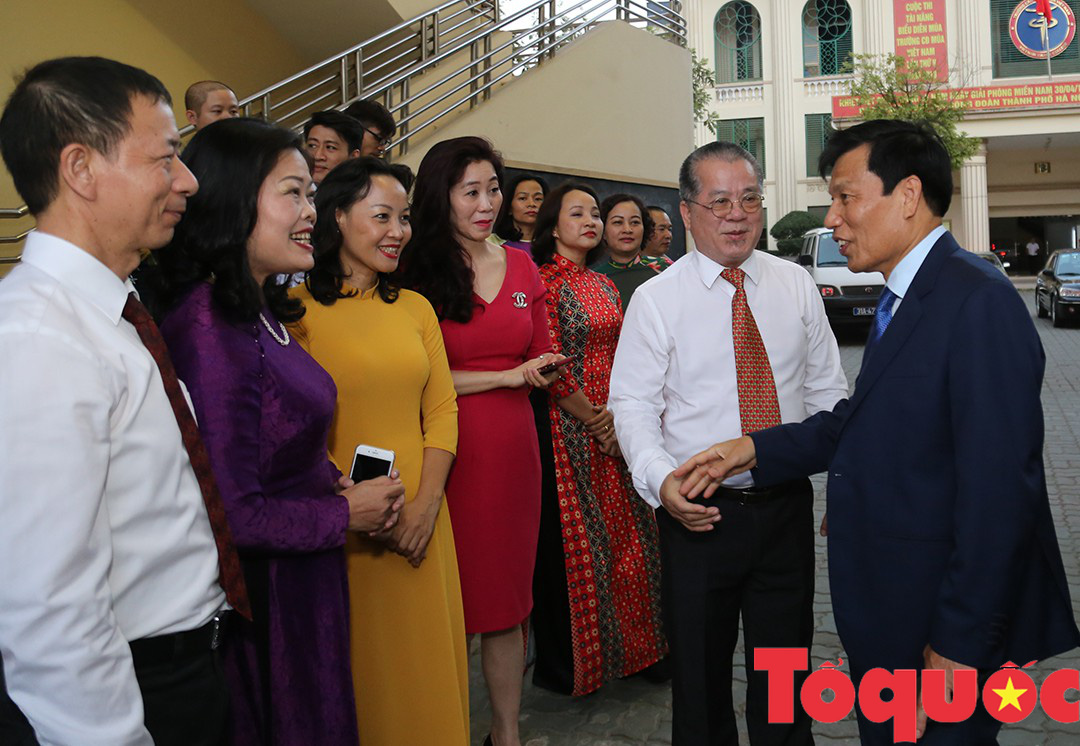 Bộ trưởng Nguyễn Ngọc Thiện chúc mừng Ngày Nhà giáo Việt Nam - Ảnh 1.