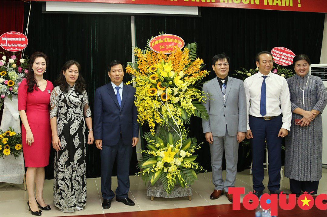 Bộ trưởng Nguyễn Ngọc Thiện chúc mừng Ngày Nhà giáo Việt Nam - Ảnh 4.