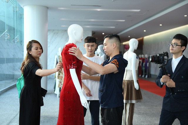 Nhà thiết kế Đỗ Trịnh Hoài Nam quảng bá thời trang Việt tại Malaysia   - Ảnh 4.