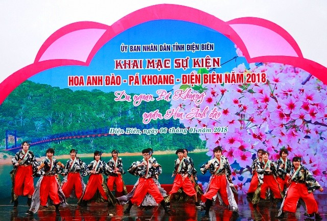 Đa dạng hoạt động văn hóa tại sự kiện Hoa Anh Đào - Pá Khoang - Điện Biên năm 2019 - Ảnh 1.