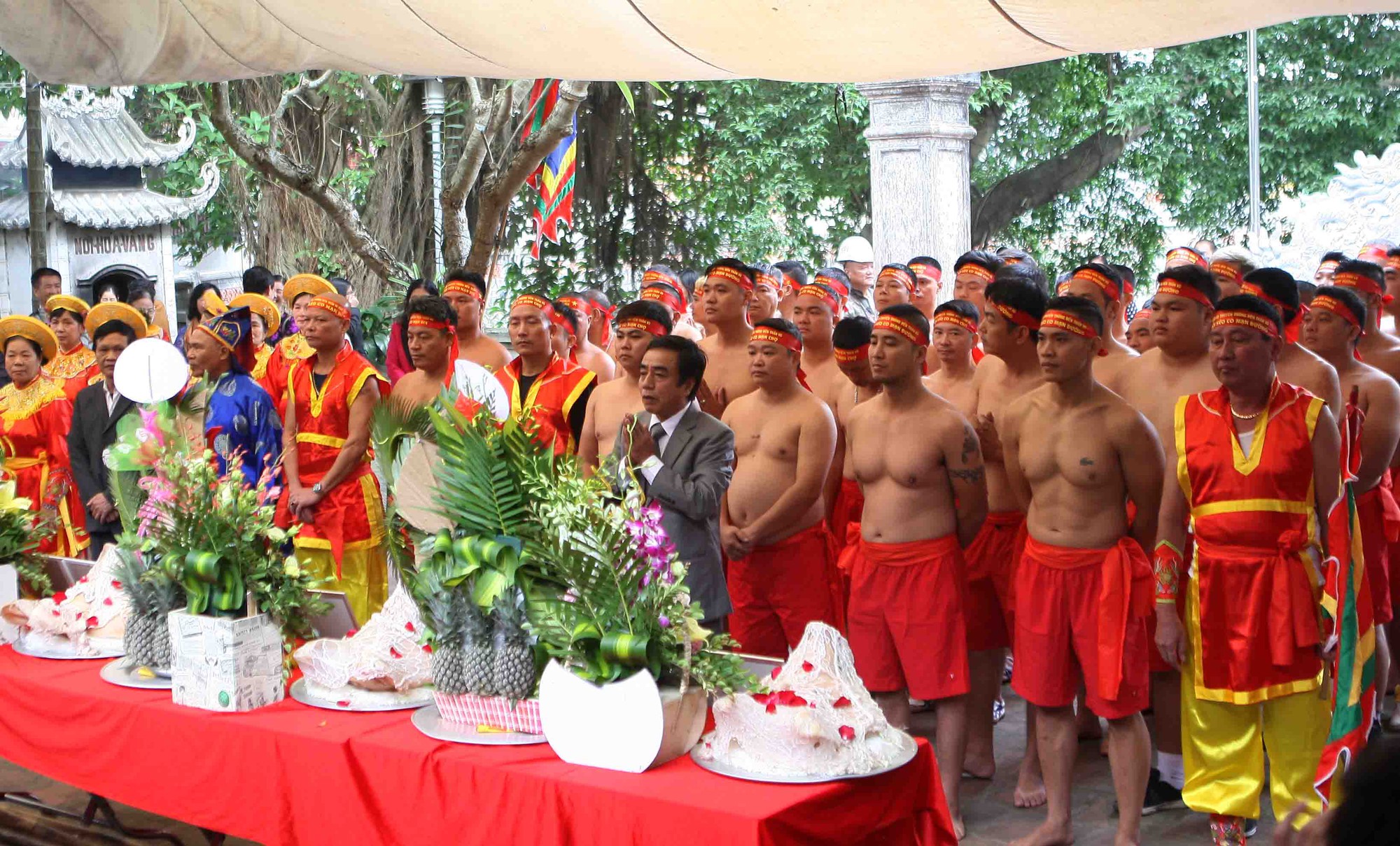 Độc đáo làng ngồi kéo co ở Hà Nội - Ảnh 1.