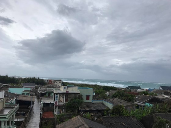 19h tối nay, bão số 9 Usagi sẽ nằm trên vùng biển các tỉnh từ Bình Thuận đến Bến Tre, cảnh báo mưa rất to - Ảnh 2.