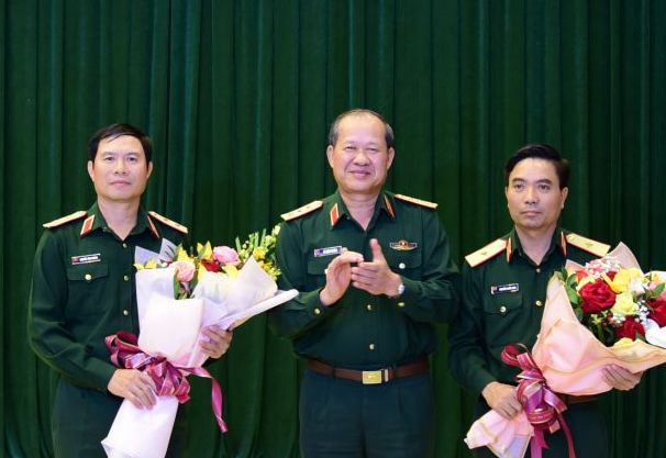Bộ Quốc phòng bổ nhiệm hai nhân sự cấp tướng - Ảnh 1.