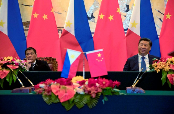 Trung Quốc rải thính và ông Duterte mắc câu - Ảnh 3.