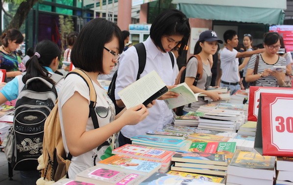 Lần đầu tiên tổ chức Hội sách nửa giá tại Thừa Thiên Huế - Ảnh 1.