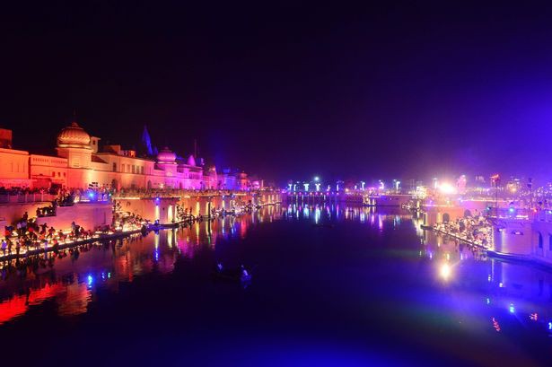 Ấn Độ xác lập kỷ lục Guinness trong lễ hội ánh sáng Diwali năm nay - Ảnh 3.
