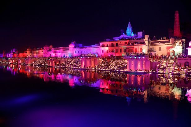 Ấn Độ xác lập kỷ lục Guinness trong lễ hội ánh sáng Diwali năm nay - Ảnh 2.