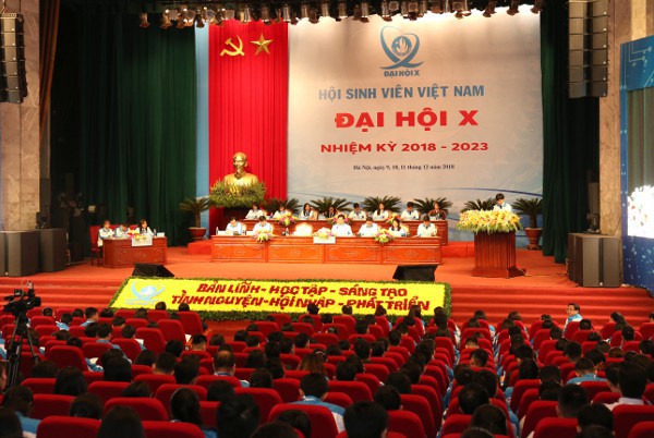 Thủ tướng Nguyễn Xuân Phúc: Chính phủ sẽ tạo mọi điều kiện thuận lợi nhất để sinh viên có thể khởi nghiệp - Ảnh 2.
